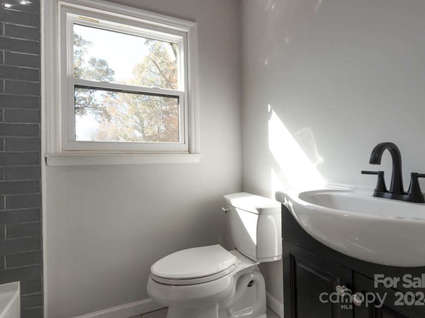 7704 Cedar Bluff Lane, Charlotte, NC 28227.  MLS# CAR4201450, YatesRealty ID 13007. 