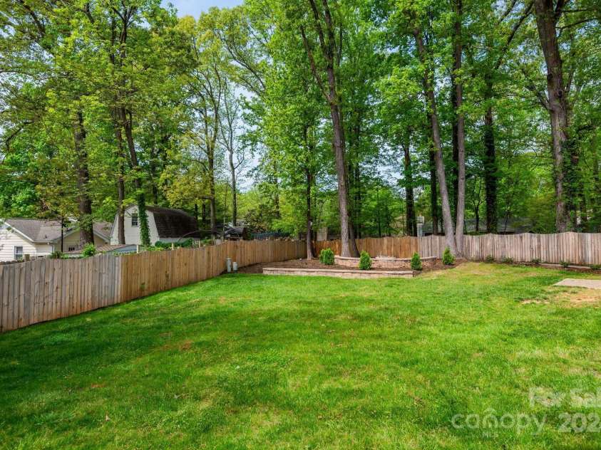 7704 Cedar Bluff Lane, Charlotte, NC 28227.  MLS# CAR4201450, YatesRealty ID 13007. 