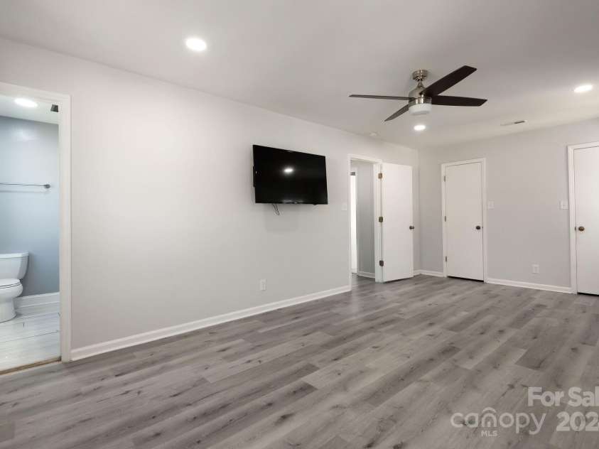 7704 Cedar Bluff Lane, Charlotte, NC 28227.  MLS# CAR4201450, YatesRealty ID 13007. Primary Bedroom