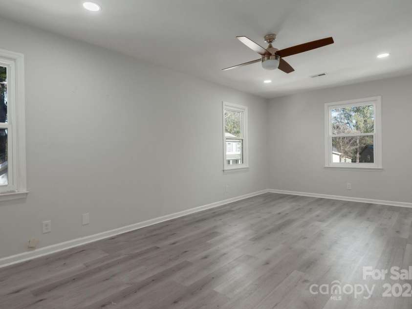 7704 Cedar Bluff Lane, Charlotte, NC 28227.  MLS# CAR4201450, YatesRealty ID 13007. Primary Bedroom