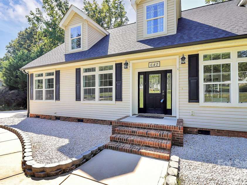 642 Brynwood Drive, Rock Hill, SC 29732.  MLS# CAR4301052, YatesRealty ID 13008. 