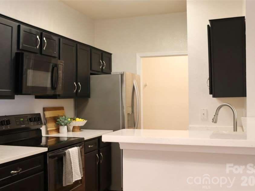 700 Vista Lake Drive, Candler, NC 28715.  MLS# CAR4365979, YatesRealty ID 13009. 