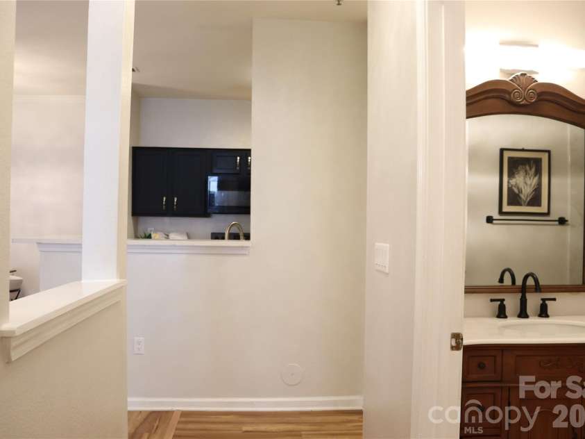 700 Vista Lake Drive, Candler, NC 28715.  MLS# CAR4365979, YatesRealty ID 13009. 
