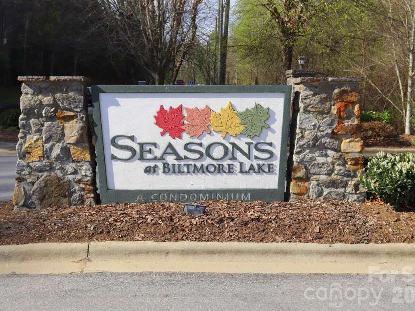 700 Vista Lake Drive, Candler, NC 28715.  MLS# CAR4365979, YatesRealty ID 13009. 