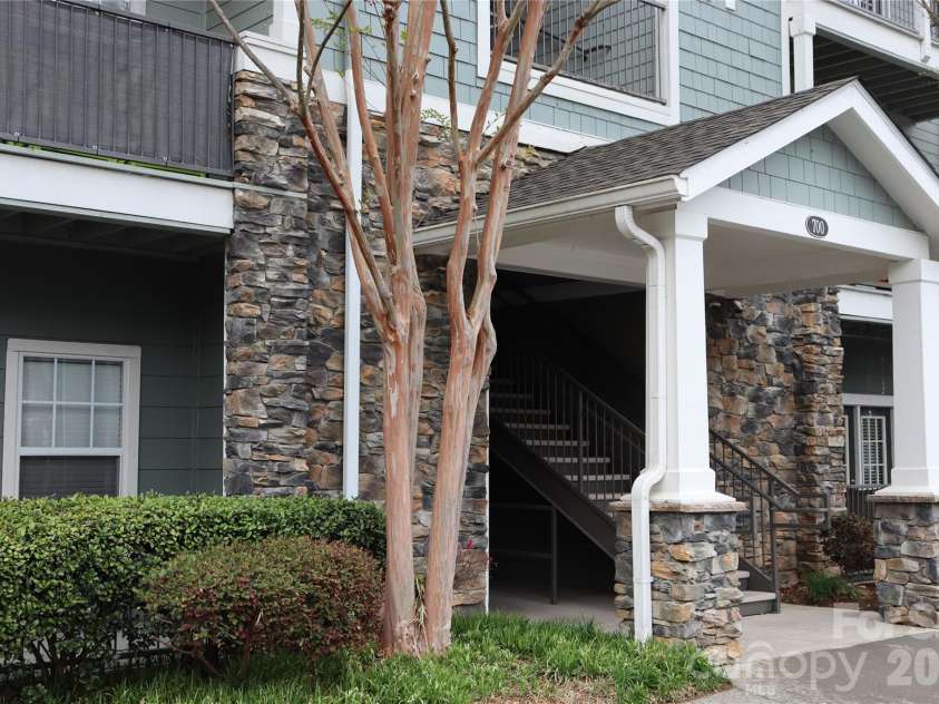 700 Vista Lake Drive, Candler, NC 28715.  MLS# CAR4365979, YatesRealty ID 13009. First Floor End Unit