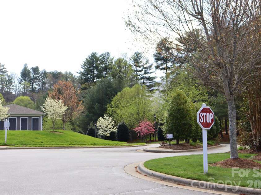 700 Vista Lake Drive, Candler, NC 28715.  MLS# CAR4365979, YatesRealty ID 13009. Well Maintained