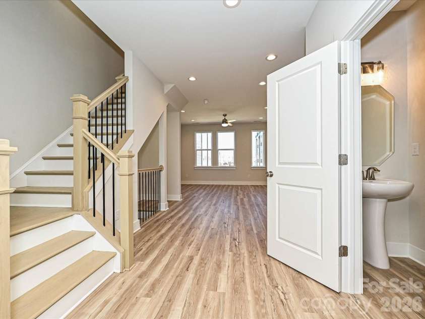 916 Callahan Street, Charlotte, NC 28206.  MLS# CAR4208865, YatesRealty ID 1301. Main Floor Powder Room