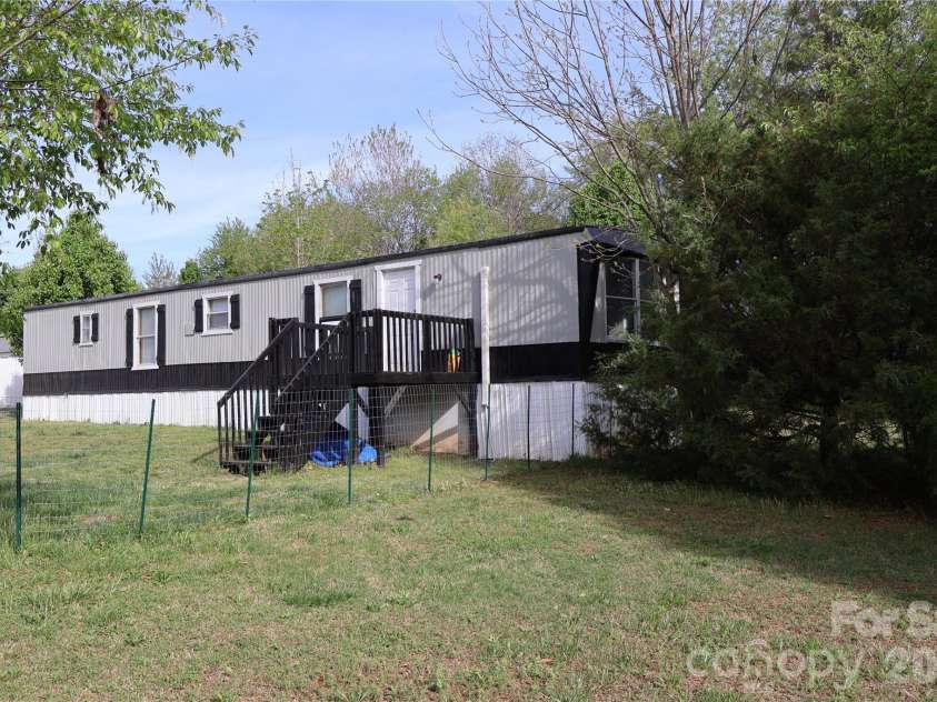 126 Cedarvale Drive, Harmony, NC 28634.  MLS# CAR4366262, YatesRealty ID 13010. 