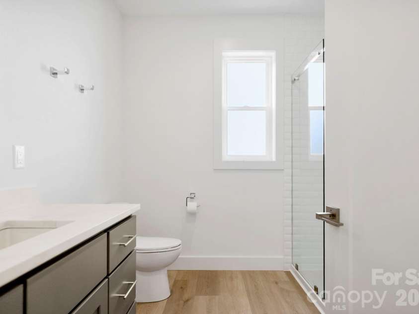 68 Carrie Drive, Hendersonville, NC 28792.  MLS# CAR4361651, YatesRealty ID 13011. Full bath between second and third bedrooms