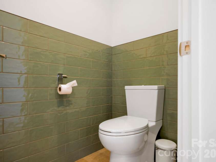 68 Carrie Drive, Hendersonville, NC 28792.  MLS# CAR4361651, YatesRealty ID 13011. Half bath
