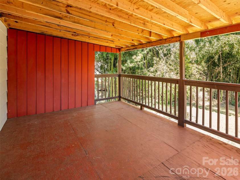 32 Hillendale Road, Asheville, NC 28805.  MLS# CAR4367187, YatesRealty ID 13012. 