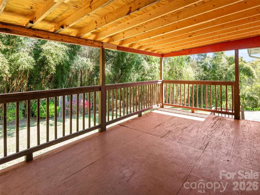 32 Hillendale Road, Asheville, NC 28805.  MLS# CAR4367187, YatesRealty ID 13012. 