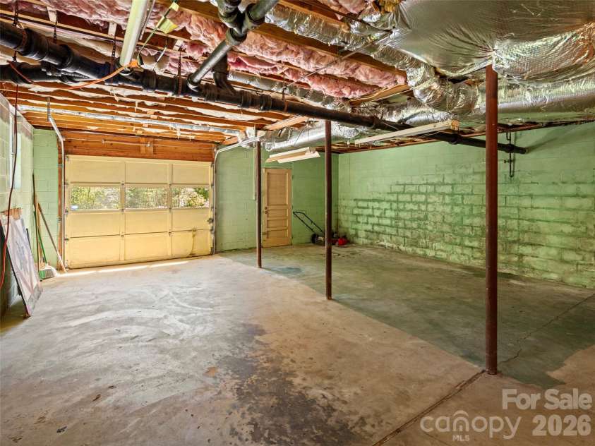 32 Hillendale Road, Asheville, NC 28805.  MLS# CAR4367187, YatesRealty ID 13012. 