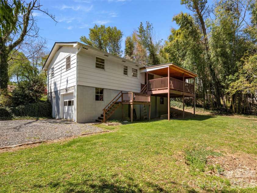 32 Hillendale Road, Asheville, NC 28805.  MLS# CAR4367187, YatesRealty ID 13012. 