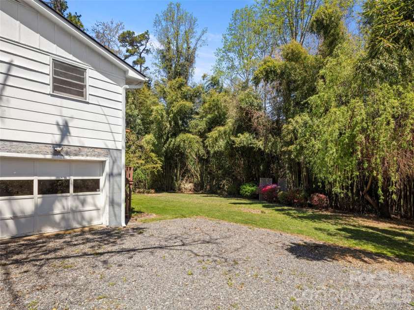 32 Hillendale Road, Asheville, NC 28805.  MLS# CAR4367187, YatesRealty ID 13012. 