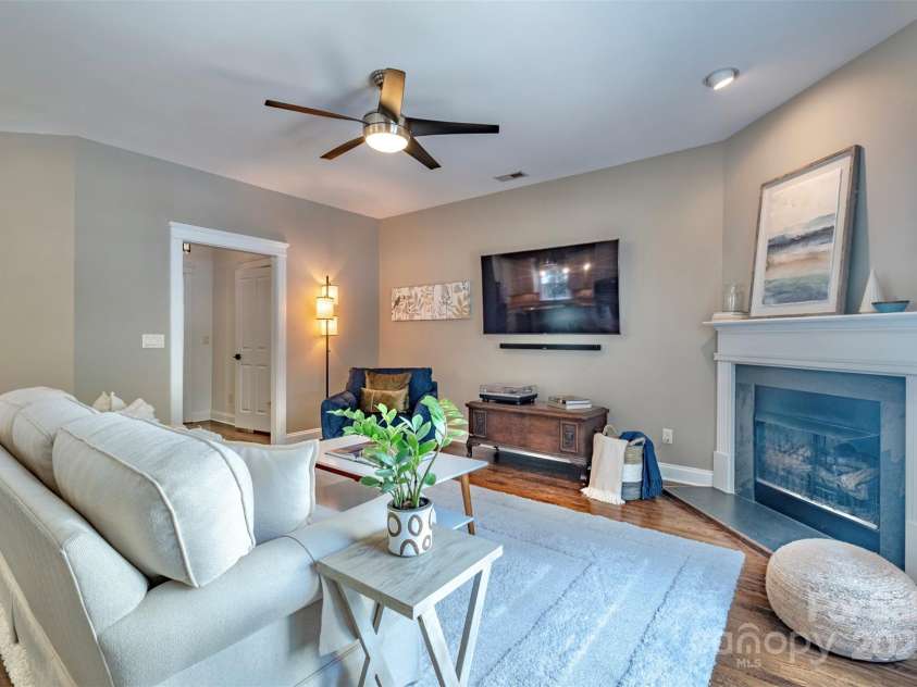 7409 Gilderstern Glen Court, Huntersville, NC 28078.  MLS# CAR4249870, YatesRealty ID 13015. Living Room