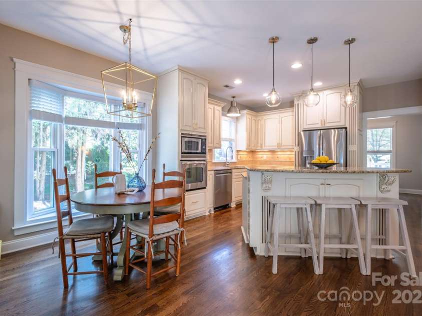 7409 Gilderstern Glen Court, Huntersville, NC 28078.  MLS# CAR4249870, YatesRealty ID 13015. Plenty of seats.