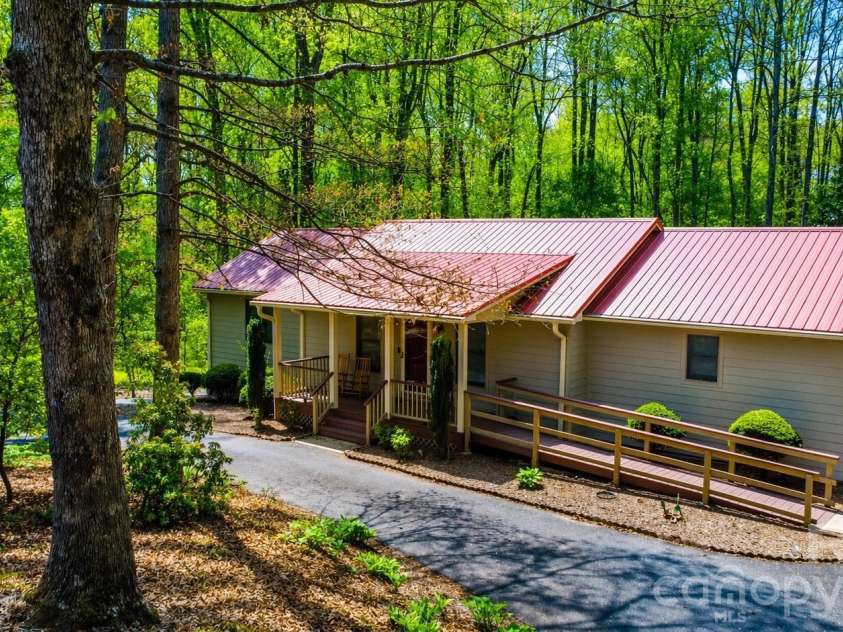 308 Brentwood Circle, Morganton, NC 28655.  MLS# CAR4367077, YatesRealty ID 13016. 