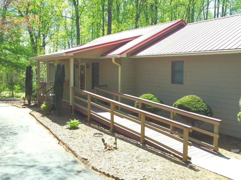 308 Brentwood Circle, Morganton, NC 28655.  MLS# CAR4367077, YatesRealty ID 13016. 