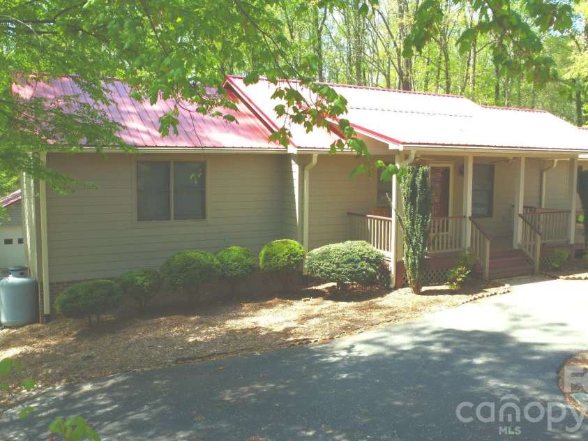 308 Brentwood Circle, Morganton, NC 28655.  MLS# CAR4367077, YatesRealty ID 13016. 