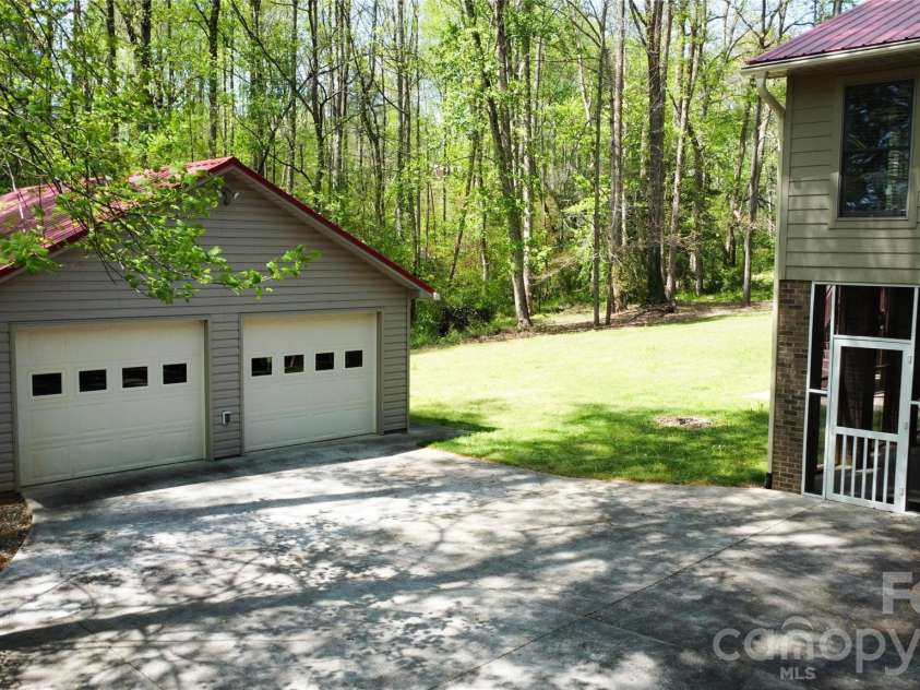 308 Brentwood Circle, Morganton, NC 28655.  MLS# CAR4367077, YatesRealty ID 13016. 