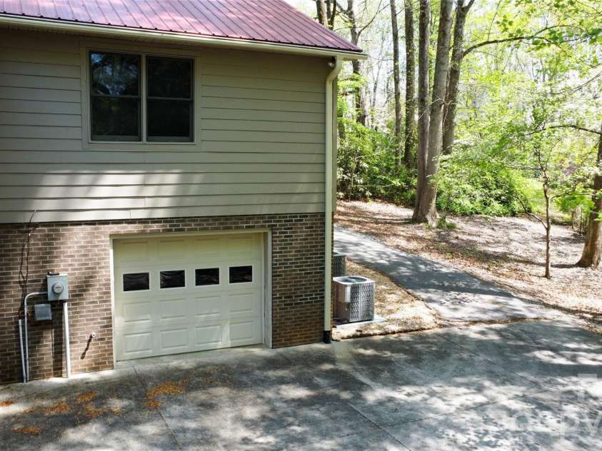 308 Brentwood Circle, Morganton, NC 28655.  MLS# CAR4367077, YatesRealty ID 13016. 