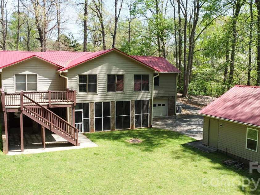 308 Brentwood Circle, Morganton, NC 28655.  MLS# CAR4367077, YatesRealty ID 13016. 
