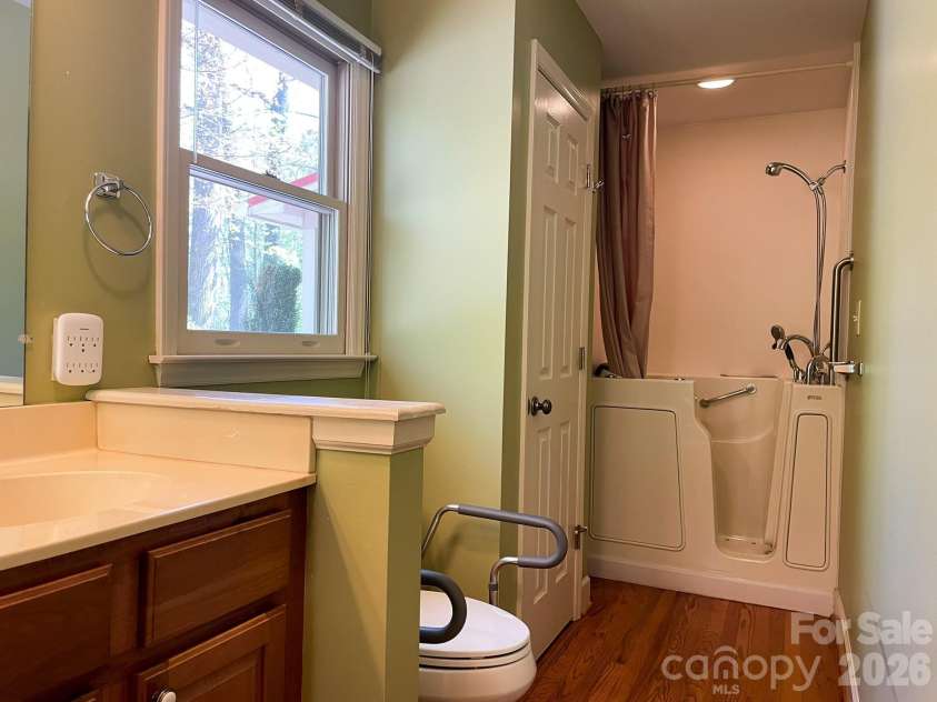 308 Brentwood Circle, Morganton, NC 28655.  MLS# CAR4367077, YatesRealty ID 13016. 