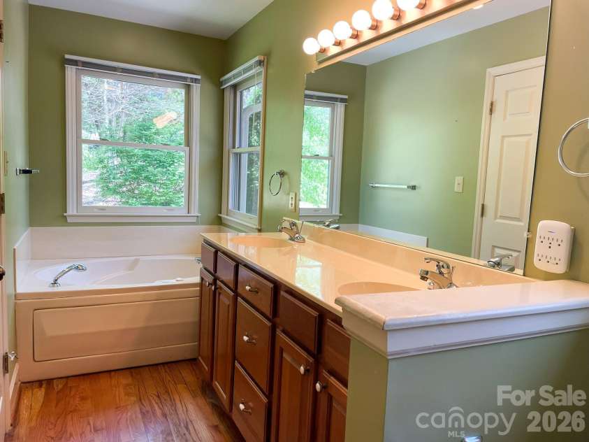 308 Brentwood Circle, Morganton, NC 28655.  MLS# CAR4367077, YatesRealty ID 13016. 