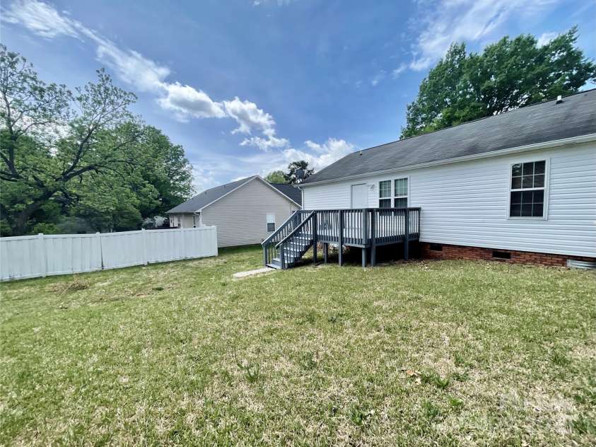 915 Klondale Avenue, Kannapolis, NC 28081.  MLS# CAR4250825, YatesRealty ID 13016. Backyard