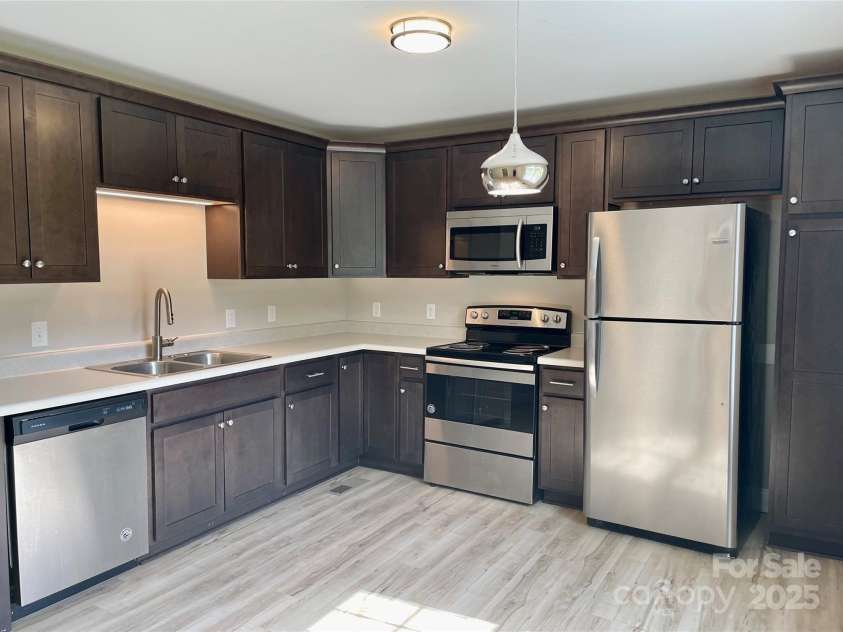 915 Klondale Avenue, Kannapolis, NC 28081.  MLS# CAR4250825, YatesRealty ID 13016. Kitchen