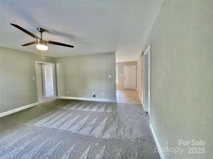 915 Klondale Avenue, Kannapolis, NC 28081.  MLS# CAR4250825, YatesRealty ID 13016. Living Room