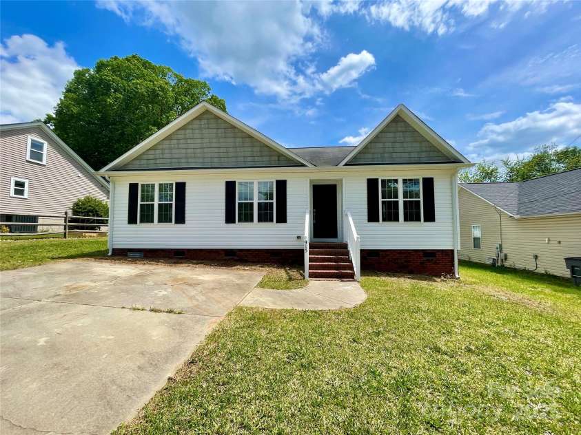 915 Klondale Avenue, Kannapolis, NC 28081.  MLS# CAR4250825, YatesRealty ID 13016. Welcome to 915 Klondale Avenue