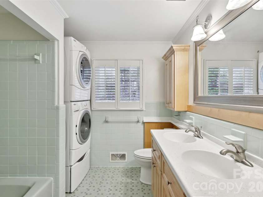 1002 Ridge Street, Albemarle, NC 28001.  MLS# CAR4362620, YatesRealty ID 13018. Hall Bath