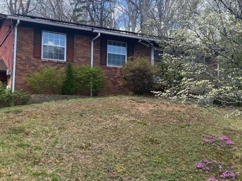 603 Hiawassee Avenue, Black Mountain, NC 28711.  MLS# CAR4257019, YatesRealty ID 13018. 