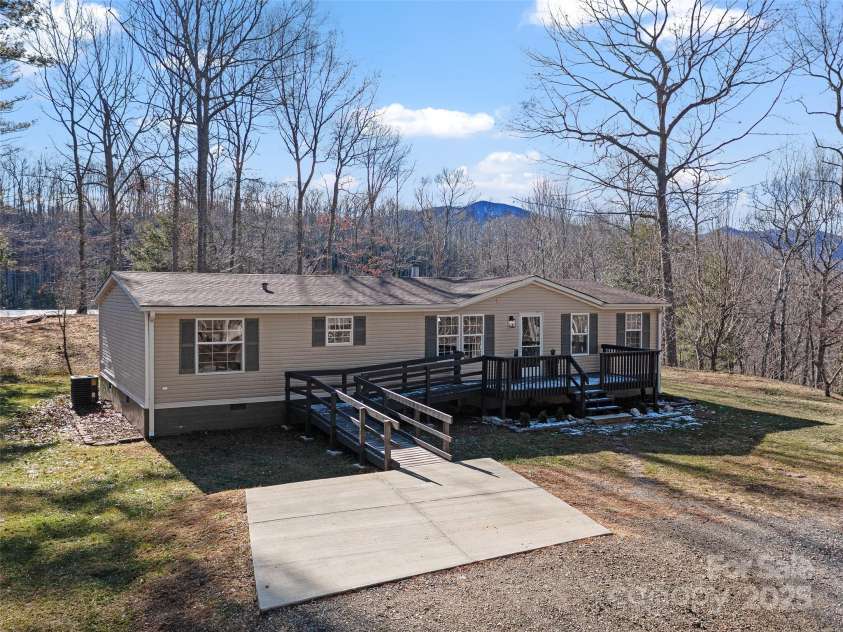 105 Satinwood Drive, Burnsville, NC 28714.  MLS# CAR4329314, YatesRealty ID 1302. 