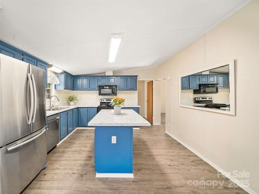 105 Satinwood Drive, Burnsville, NC 28714.  MLS# CAR4329314, YatesRealty ID 1302. 