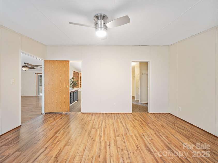 105 Satinwood Drive, Burnsville, NC 28714.  MLS# CAR4329314, YatesRealty ID 1302. 