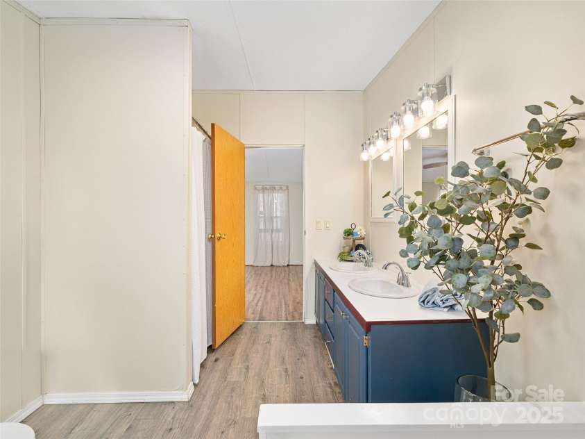 105 Satinwood Drive, Burnsville, NC 28714.  MLS# CAR4329314, YatesRealty ID 1302. 