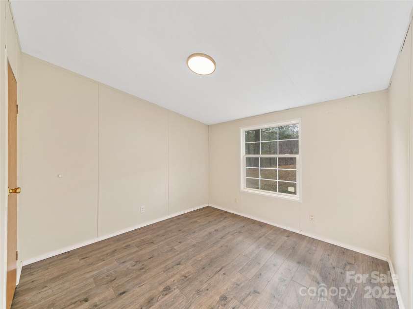 105 Satinwood Drive, Burnsville, NC 28714.  MLS# CAR4329314, YatesRealty ID 1302. 