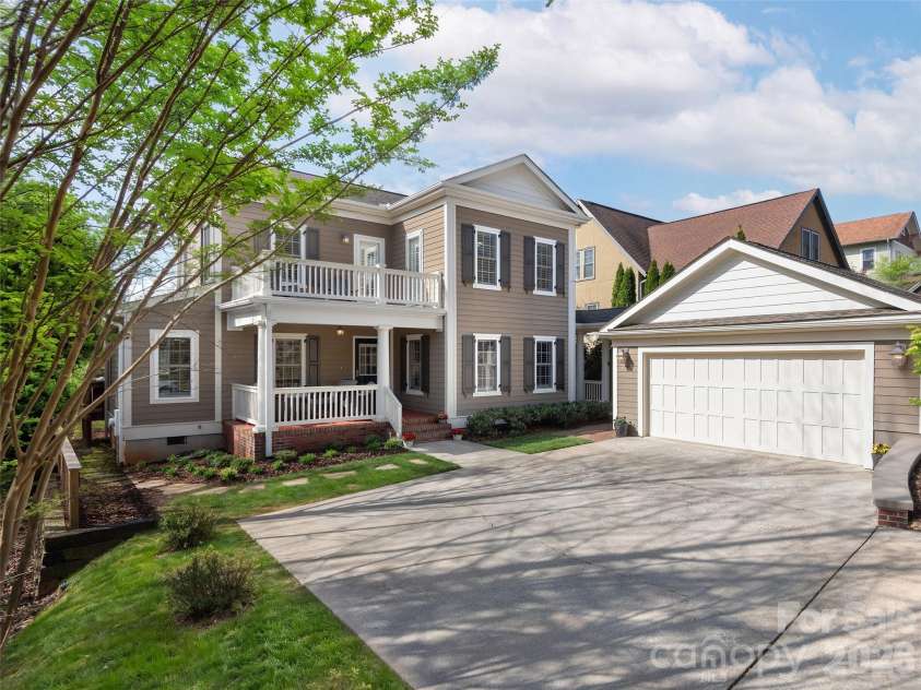 1672 Olmsted Drive, Asheville, NC 28803.  MLS# CAR4368882, YatesRealty ID 13020. 