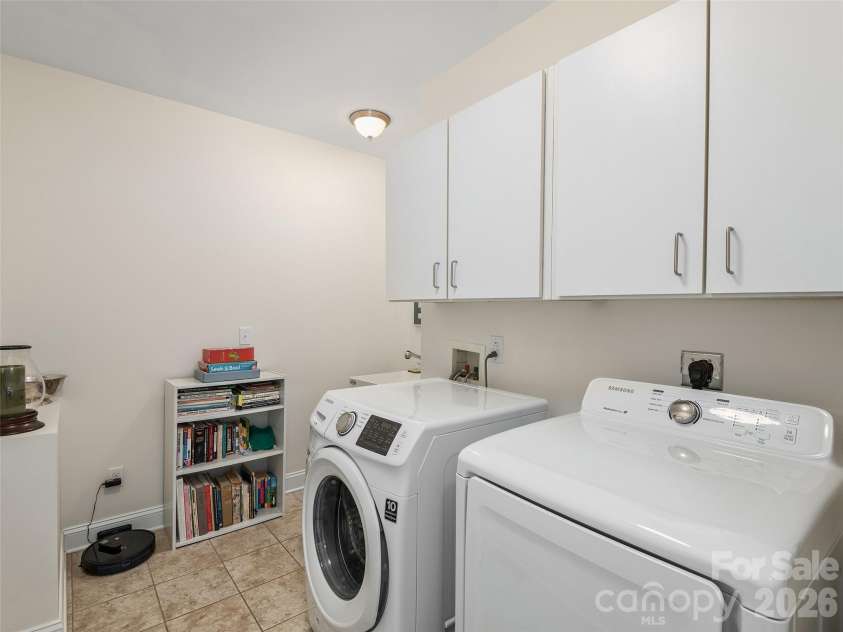 1672 Olmsted Drive, Asheville, NC 28803.  MLS# CAR4368882, YatesRealty ID 13020. 
