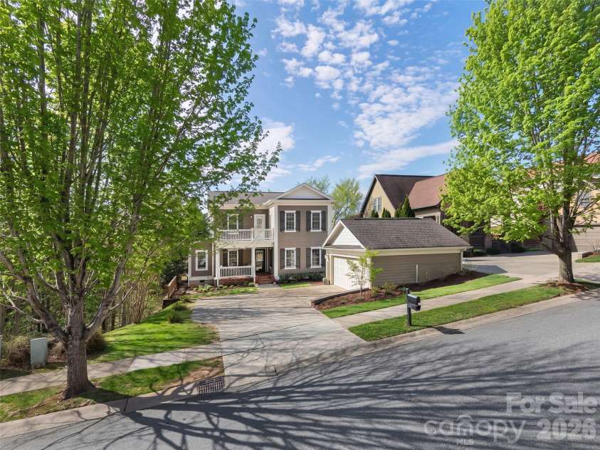 1672 Olmsted Drive, Asheville, NC 28803.  MLS# CAR4368882, YatesRealty ID 13020. 