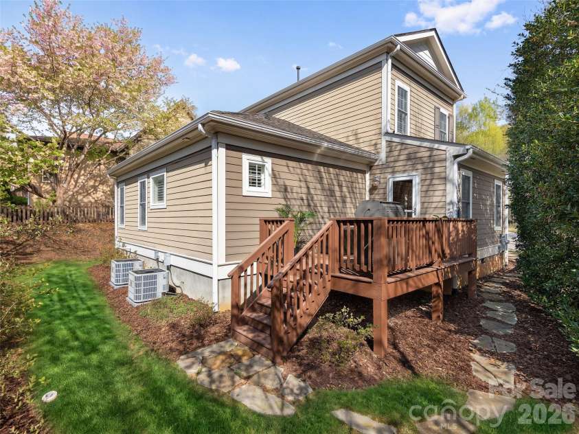1672 Olmsted Drive, Asheville, NC 28803.  MLS# CAR4368882, YatesRealty ID 13020. 