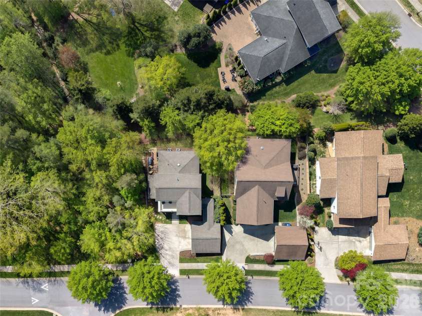 1672 Olmsted Drive, Asheville, NC 28803.  MLS# CAR4368882, YatesRealty ID 13020. 