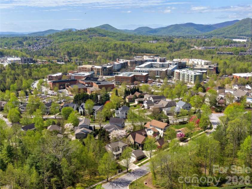 1672 Olmsted Drive, Asheville, NC 28803.  MLS# CAR4368882, YatesRealty ID 13020. 