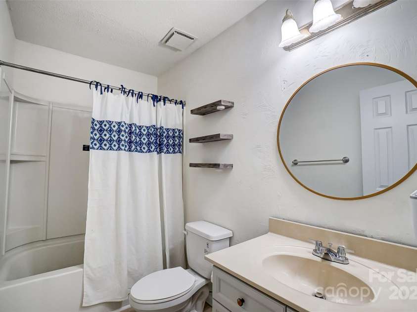 3109 Heathstead Place, Charlotte, NC 28210.  MLS# CAR4254075, YatesRealty ID 13021. 