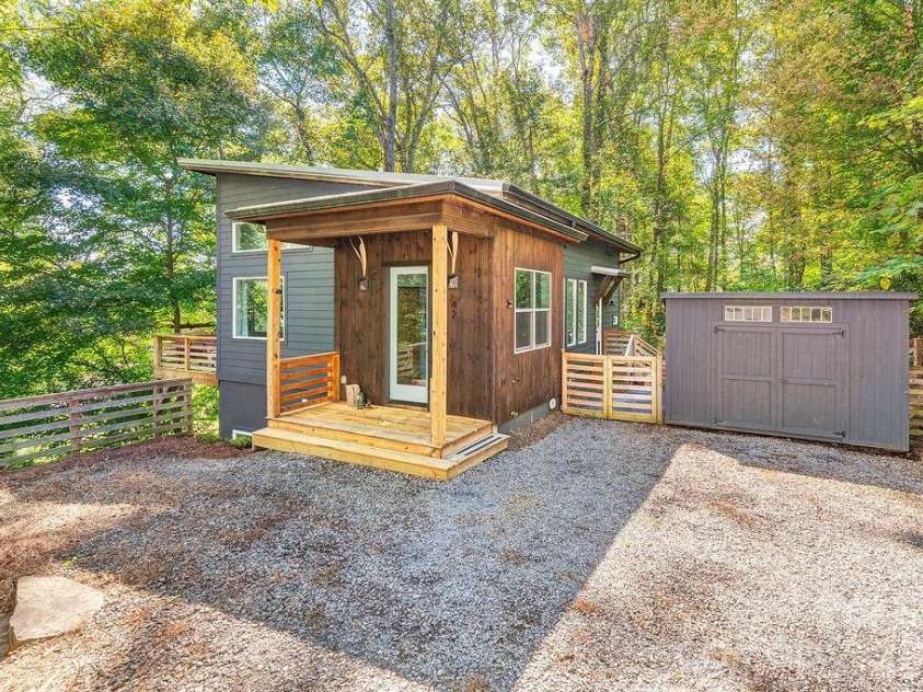 42 Salola Street, Asheville, NC 28806.  MLS# CAR4369930, YatesRealty ID 13021. 