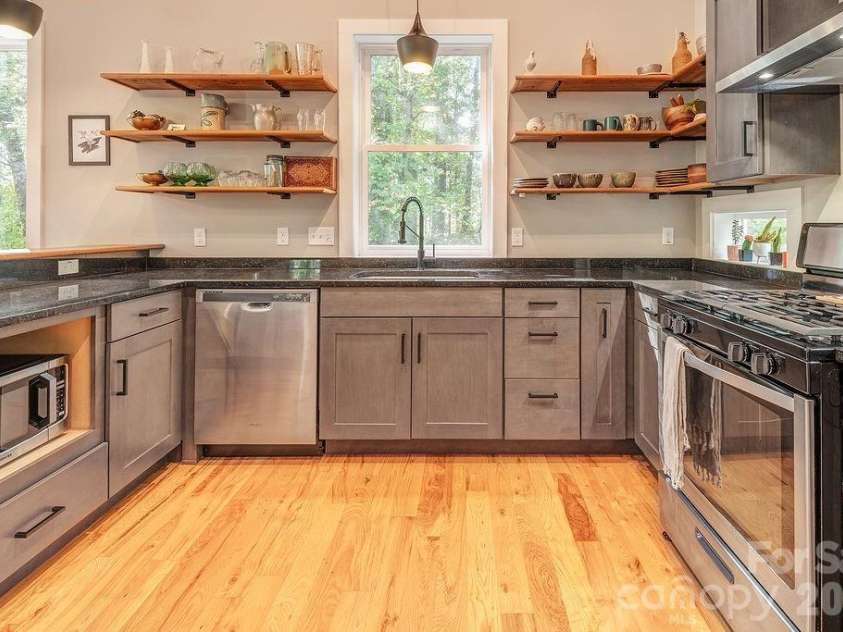42 Salola Street, Asheville, NC 28806.  MLS# CAR4369930, YatesRealty ID 13021. 