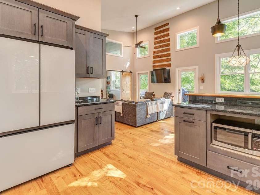 42 Salola Street, Asheville, NC 28806.  MLS# CAR4369930, YatesRealty ID 13021. 